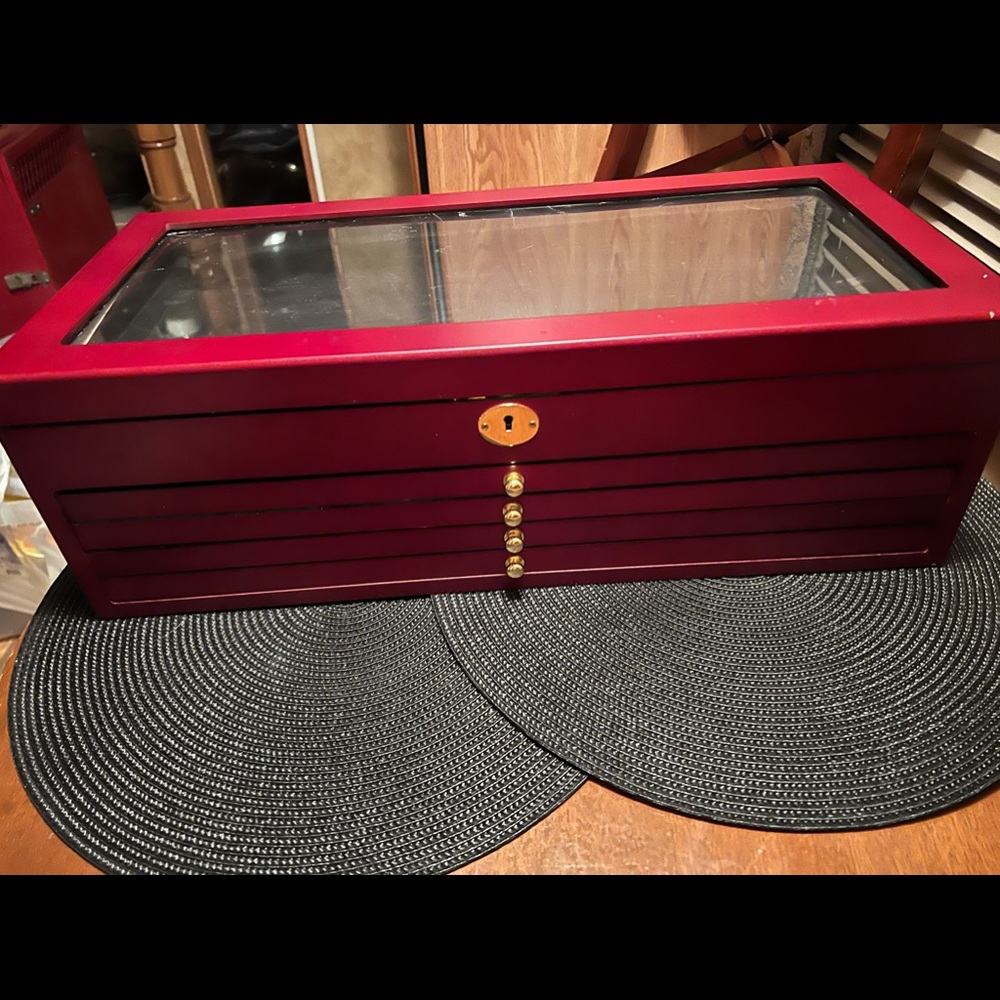 Oak box for displaying quarters